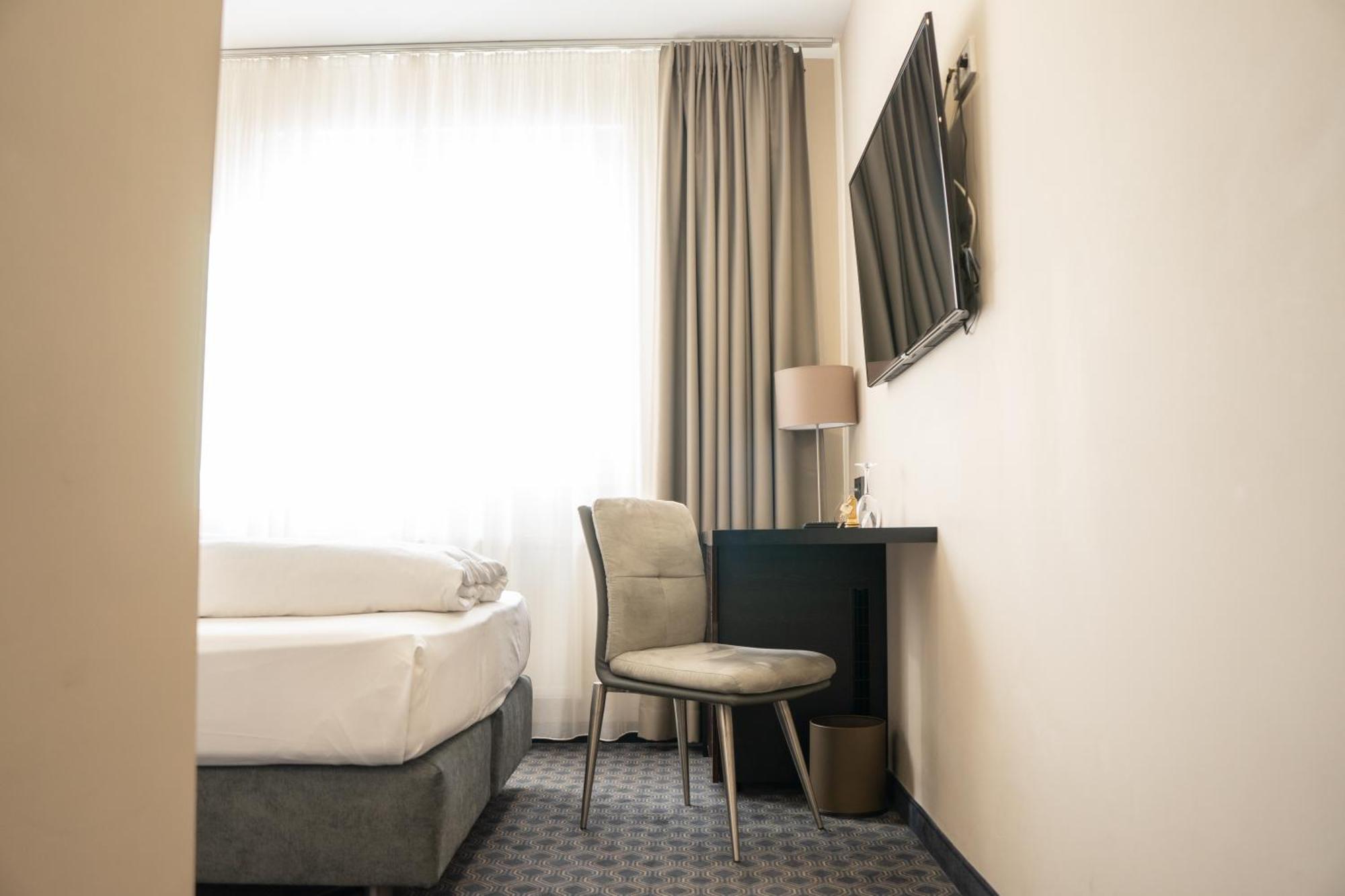 Remstal Hotel Вайнщад Екстериор снимка