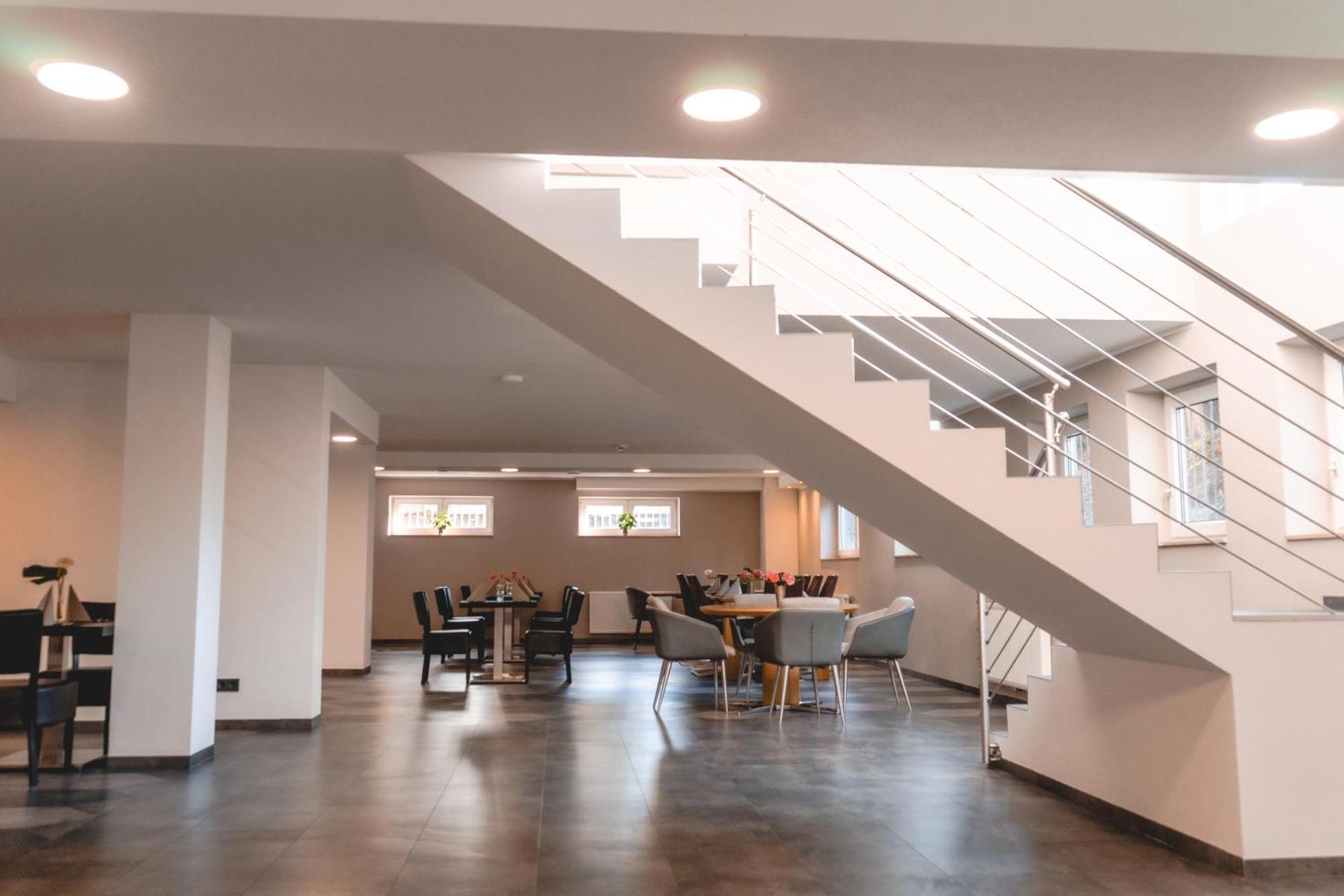 Remstal Hotel Вайнщад Екстериор снимка