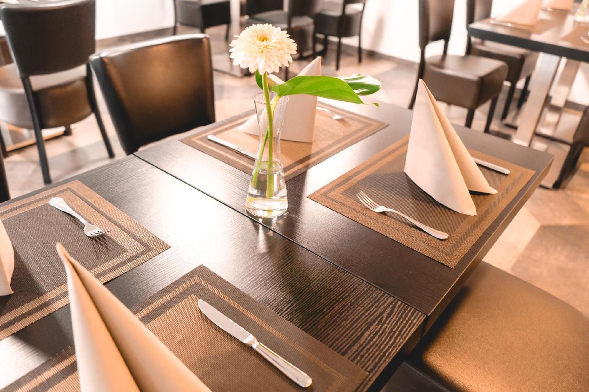 Remstal Hotel Вайнщад Екстериор снимка