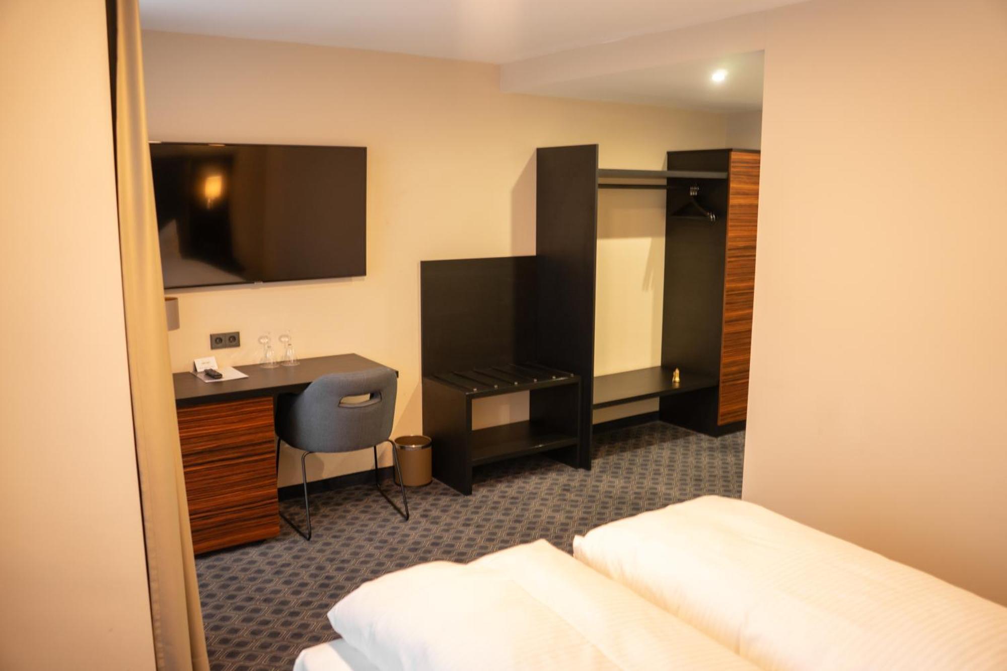 Remstal Hotel Вайнщад Екстериор снимка